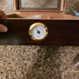 Wooden Humidor with Gold Hygrometer